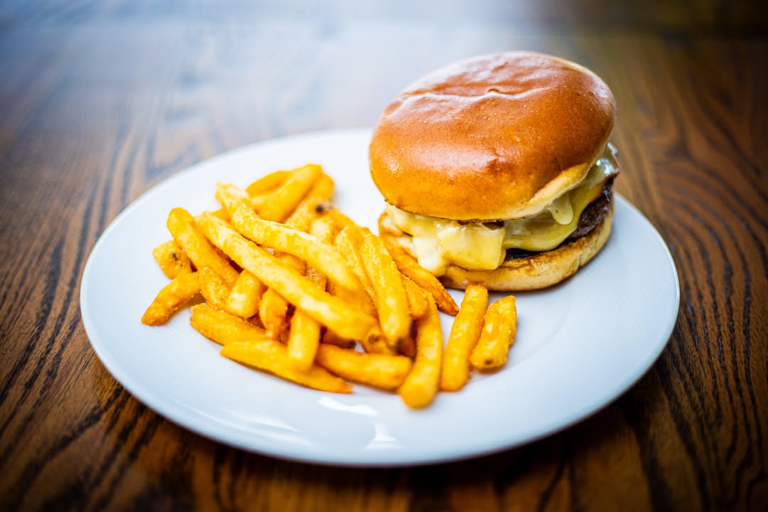 🍔 NEW Burger Special: The Smoked Gouda Apple Burger is here! 🍎🧀🔥